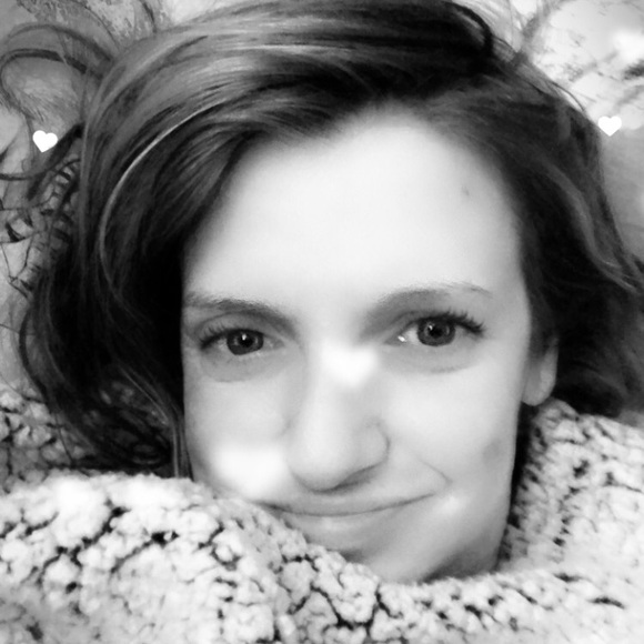 Meet your Posher, Amanda - Picture 3 of 4